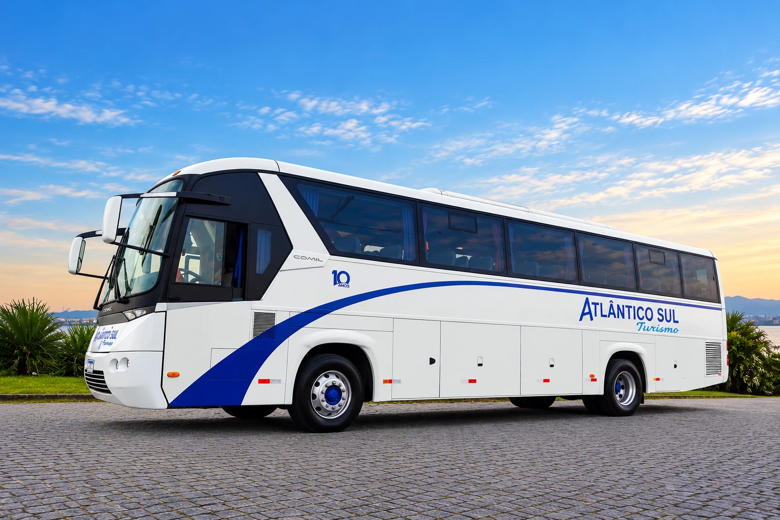 Ônibus rodoviário da Atlântico Sul Turismo para fretamento empresarial e viagens
