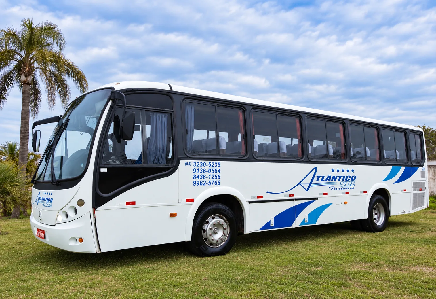 Ônibus da Atlântico Sul Turismo utilizado em viagens e turismo